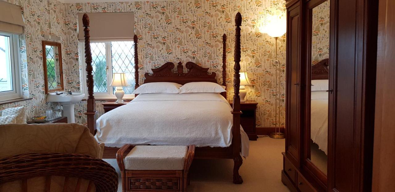 Wychwood House Bed & Breakfast Penally Exterior photo
